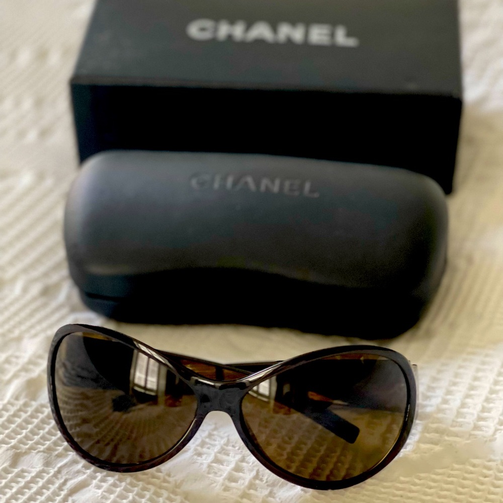 Chanel sunglasses with case and box